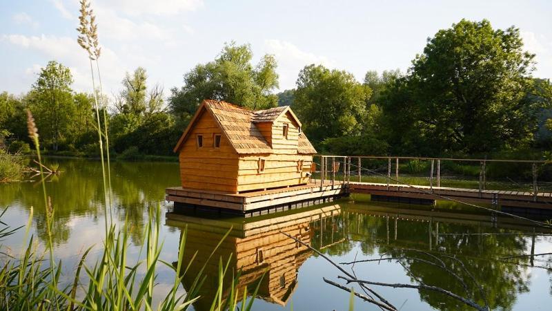 Les Cabanes Flottantes Givrauval Exteriör bild